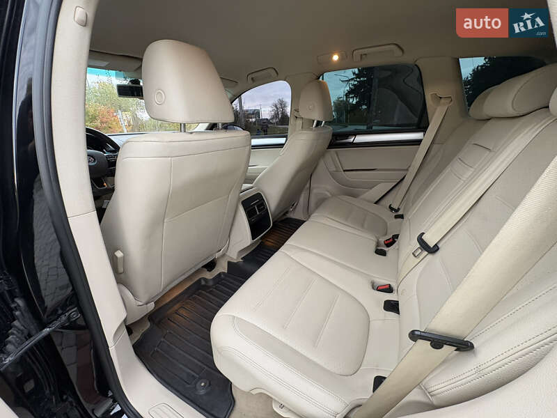 Внедорожник / Кроссовер Volkswagen Touareg 2010 в Староконстантинове
