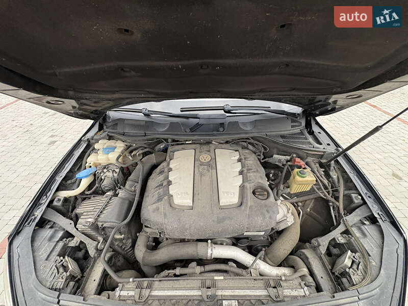 Внедорожник / Кроссовер Volkswagen Touareg 2010 в Староконстантинове