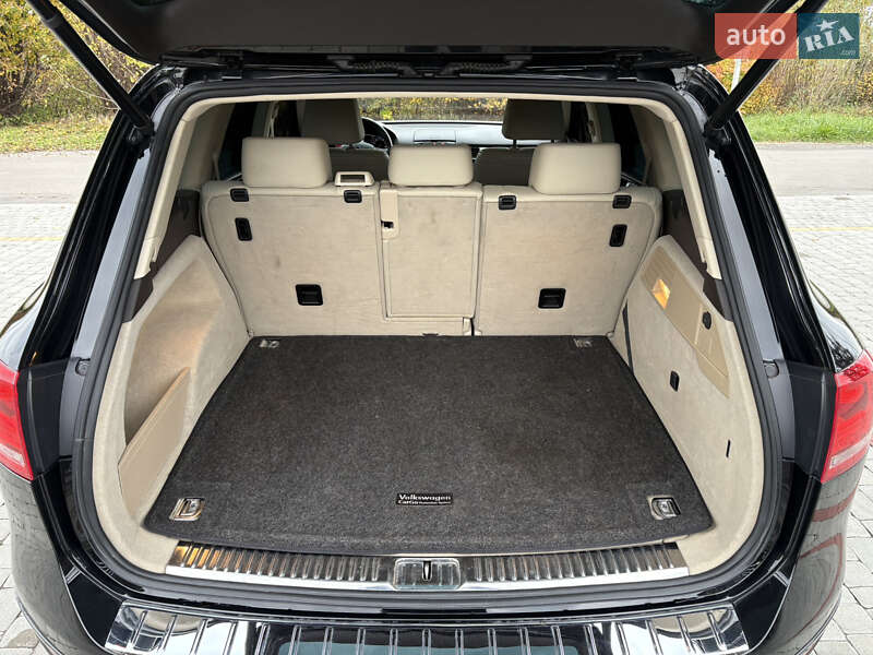 Внедорожник / Кроссовер Volkswagen Touareg 2010 в Староконстантинове