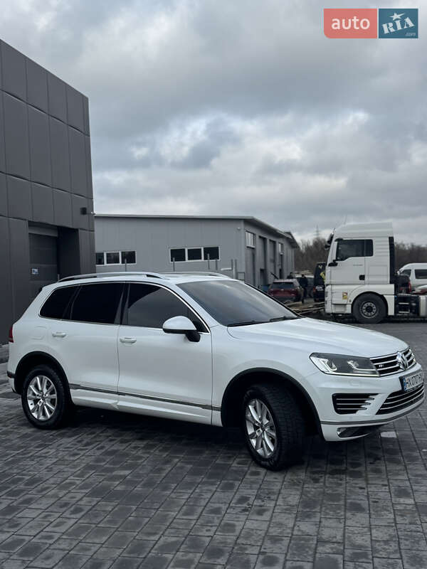 Внедорожник / Кроссовер Volkswagen Touareg 2016 в Хмельницком