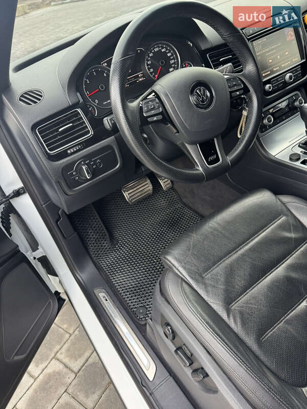 Внедорожник / Кроссовер Volkswagen Touareg 2016 в Хмельницком