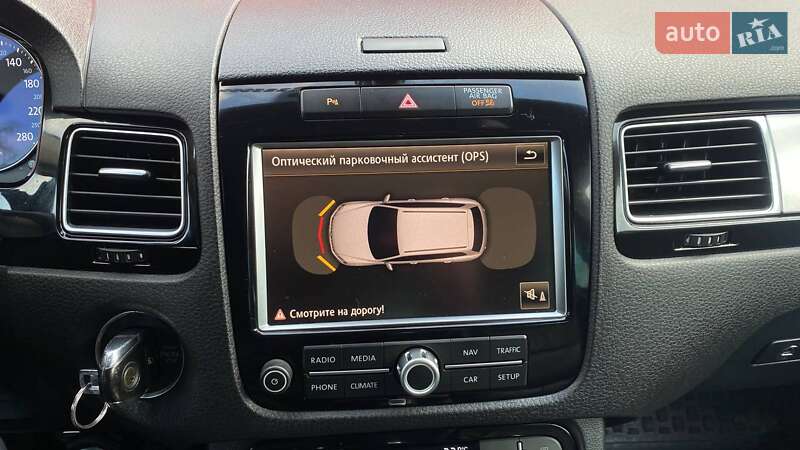 Внедорожник / Кроссовер Volkswagen Touareg 2013 в Виннице