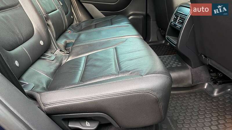 Внедорожник / Кроссовер Volkswagen Touareg 2013 в Виннице