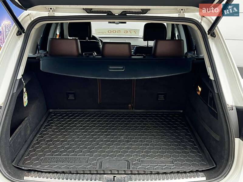 Внедорожник / Кроссовер Volkswagen Touareg 2014 в Черкассах