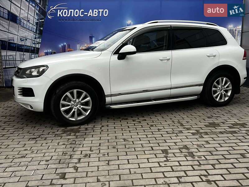 Внедорожник / Кроссовер Volkswagen Touareg 2014 в Черкассах