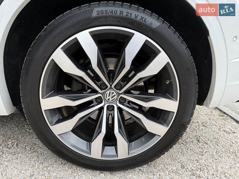 Внедорожник / Кроссовер Volkswagen Touareg 2018 в Днепре