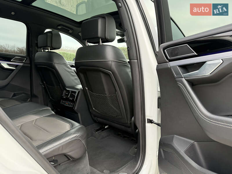 Внедорожник / Кроссовер Volkswagen Touareg 2018 в Днепре