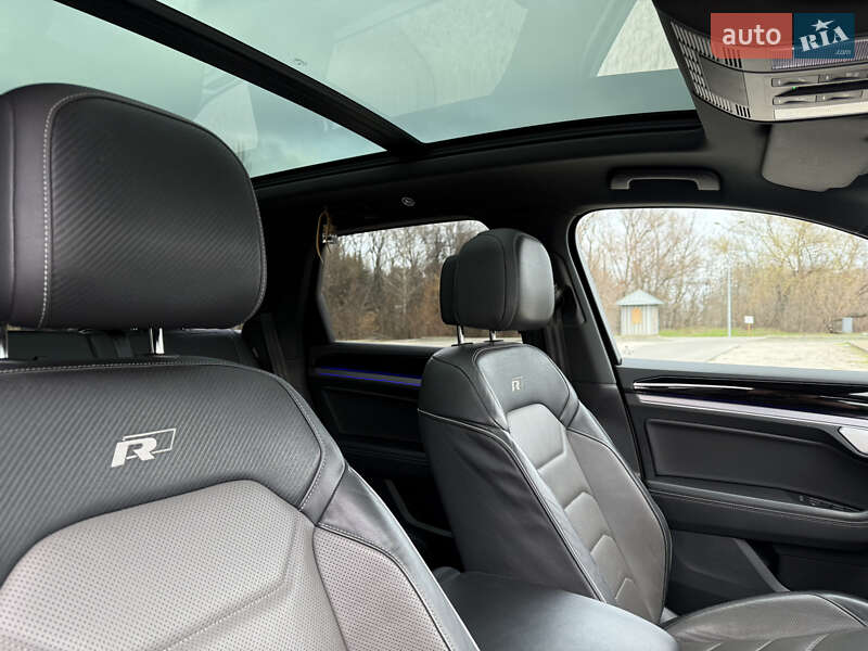 Внедорожник / Кроссовер Volkswagen Touareg 2018 в Днепре