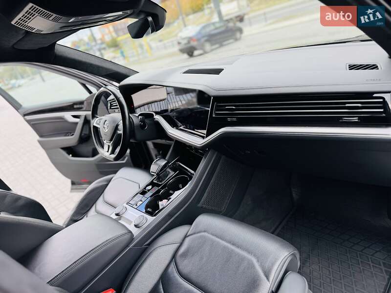Внедорожник / Кроссовер Volkswagen Touareg 2018 в Днепре фото 33 Внедорожник / Кроссовер Volkswagen Touareg 2018 в Днепре