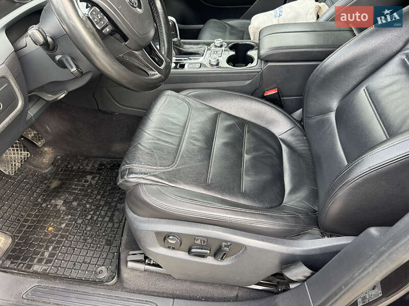 Внедорожник / Кроссовер Volkswagen Touareg 2016 в Киеве фото 9 Внедорожник / Кроссовер Volkswagen Touareg 2016 в Киеве