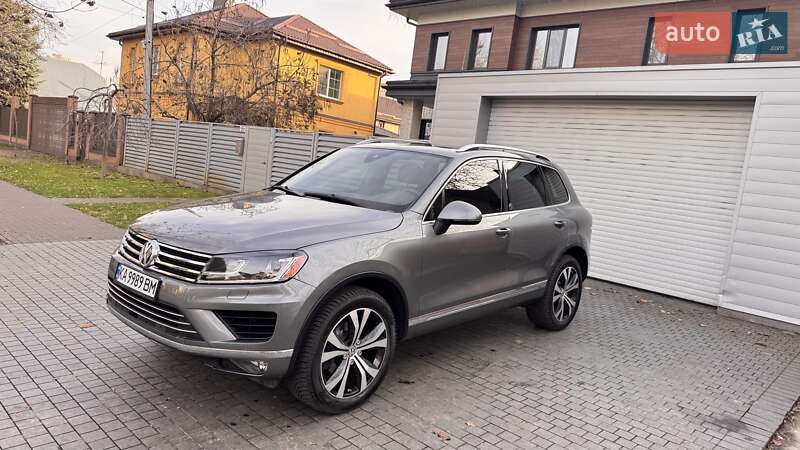 Внедорожник / Кроссовер Volkswagen Touareg 2016 в Киеве