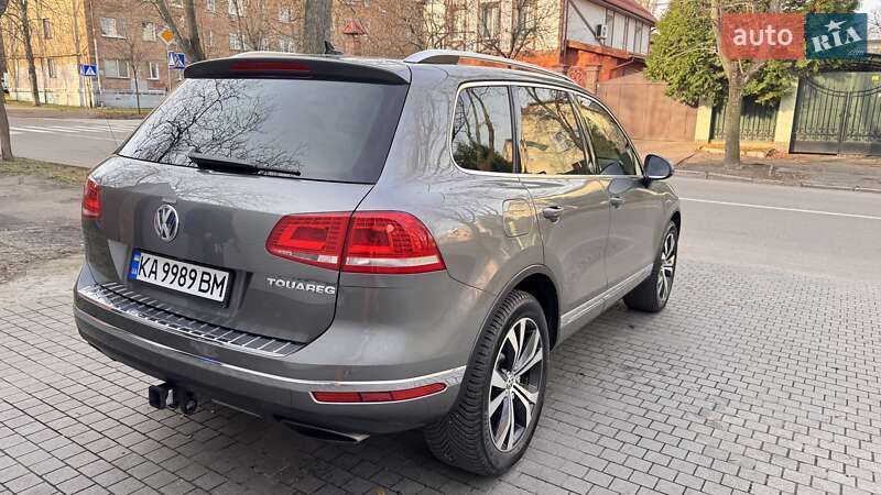 Внедорожник / Кроссовер Volkswagen Touareg 2016 в Киеве