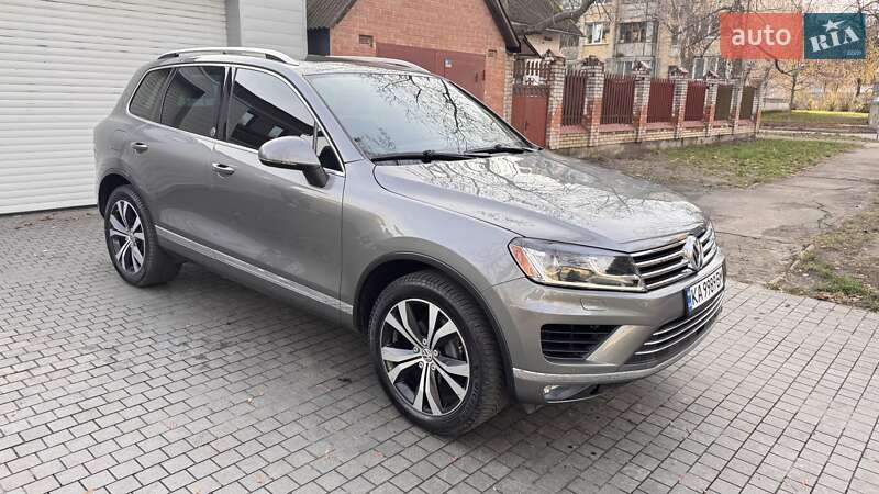 Внедорожник / Кроссовер Volkswagen Touareg 2016 в Киеве