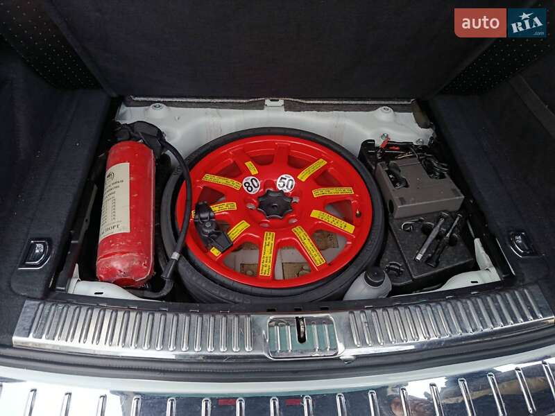 Внедорожник / Кроссовер Volkswagen Touareg 2013 в Жмеринке