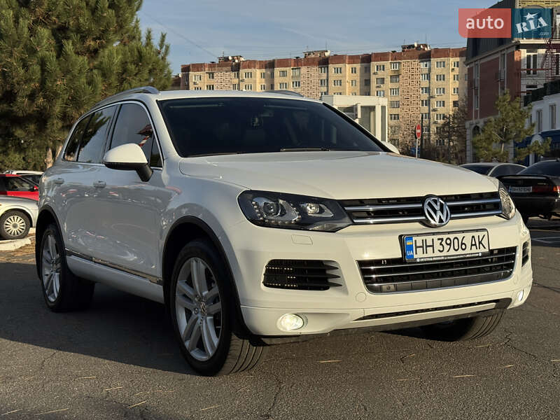 Позашляховик / Кросовер Volkswagen Touareg 2013 в Одесі