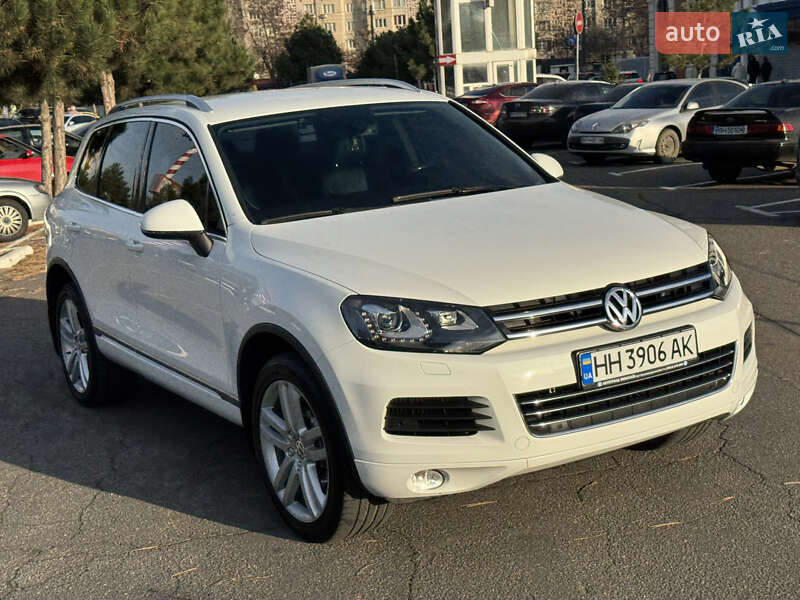 Позашляховик / Кросовер Volkswagen Touareg 2013 в Одесі