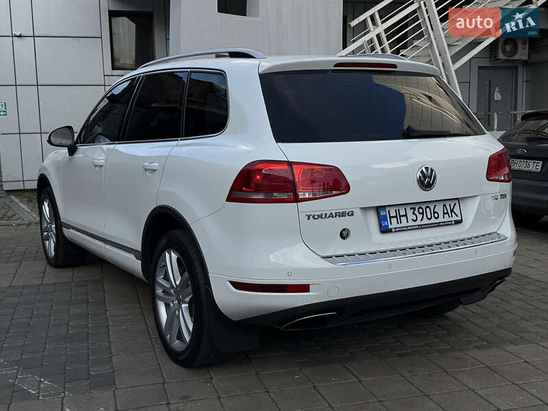 Позашляховик / Кросовер Volkswagen Touareg 2013 в Одесі
