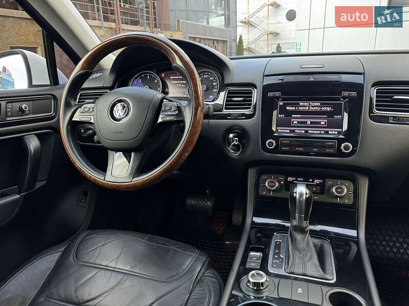 Позашляховик / Кросовер Volkswagen Touareg 2013 в Одесі