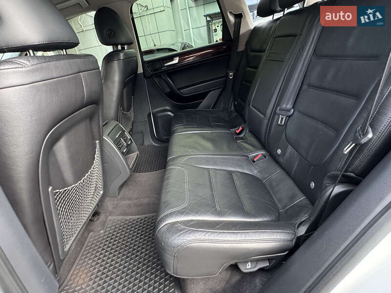 Позашляховик / Кросовер Volkswagen Touareg 2013 в Одесі