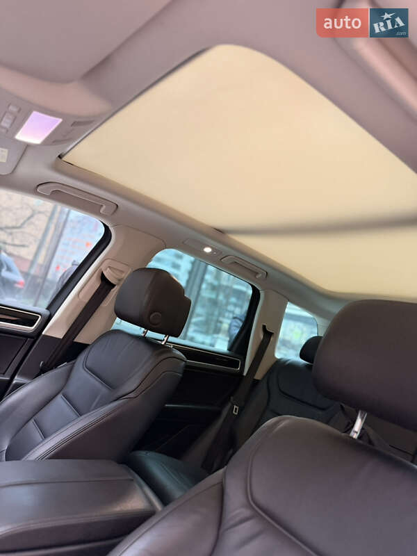 Внедорожник / Кроссовер Volkswagen Touareg 2015 в Ивано-Франковске