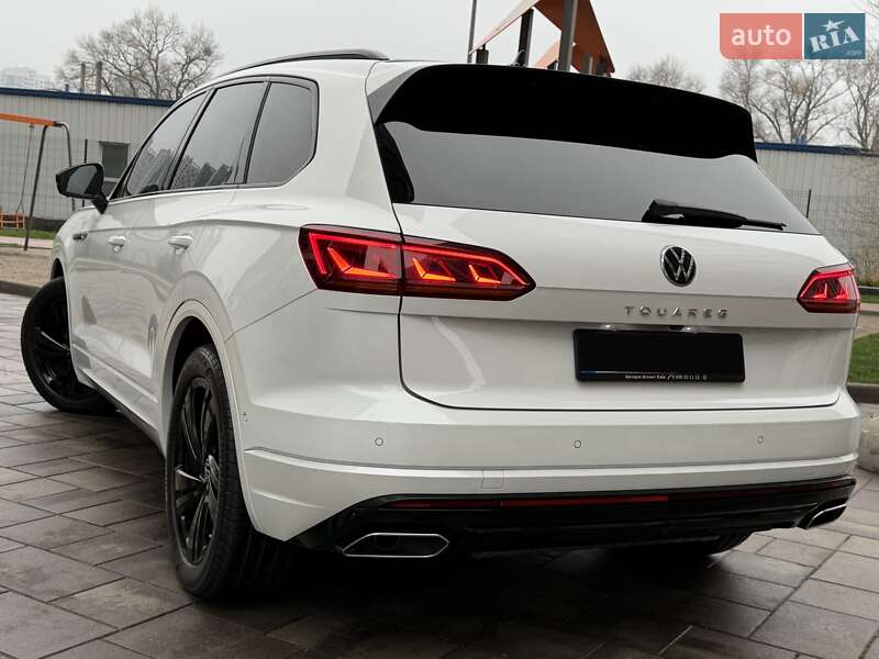 Позашляховик / Кросовер Volkswagen Touareg 2022 в Києві