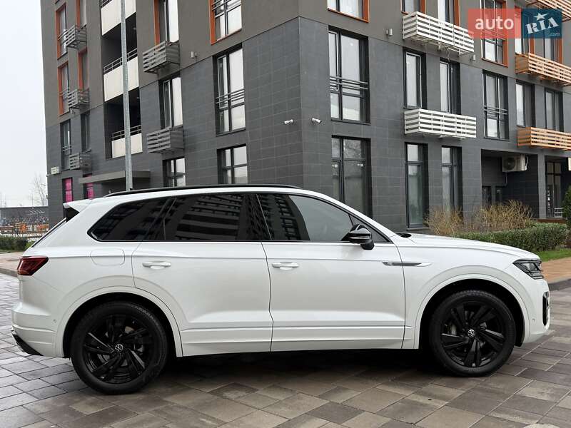 Позашляховик / Кросовер Volkswagen Touareg 2022 в Києві