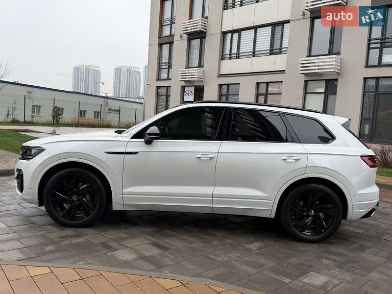 Позашляховик / Кросовер Volkswagen Touareg 2022 в Києві