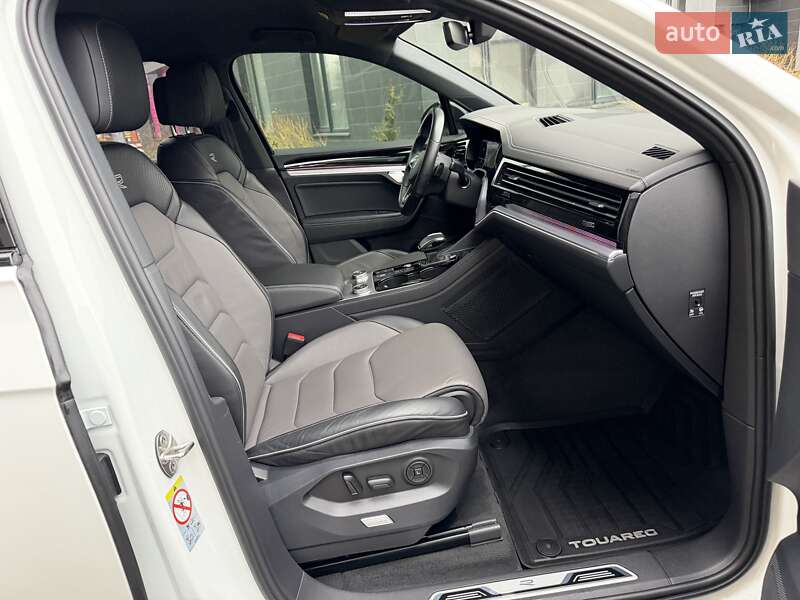 Позашляховик / Кросовер Volkswagen Touareg 2022 в Києві