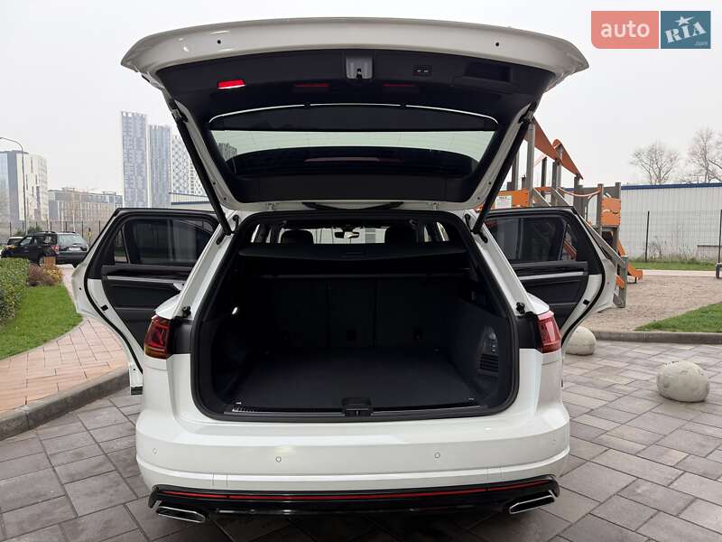 Позашляховик / Кросовер Volkswagen Touareg 2022 в Києві