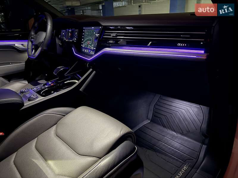 Позашляховик / Кросовер Volkswagen Touareg 2022 в Києві
