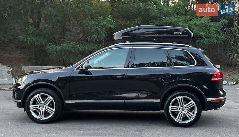 Внедорожник / Кроссовер Volkswagen Touareg 2014 в Киеве