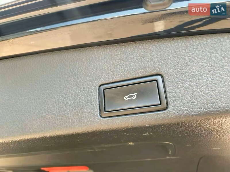 Позашляховик / Кросовер Volkswagen Touareg 2018 в Києві фото 19 Позашляховик / Кросовер Volkswagen Touareg 2018 в Києві