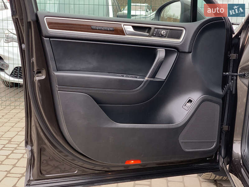 Позашляховик / Кросовер Volkswagen Touareg 2014 в Бердичеві