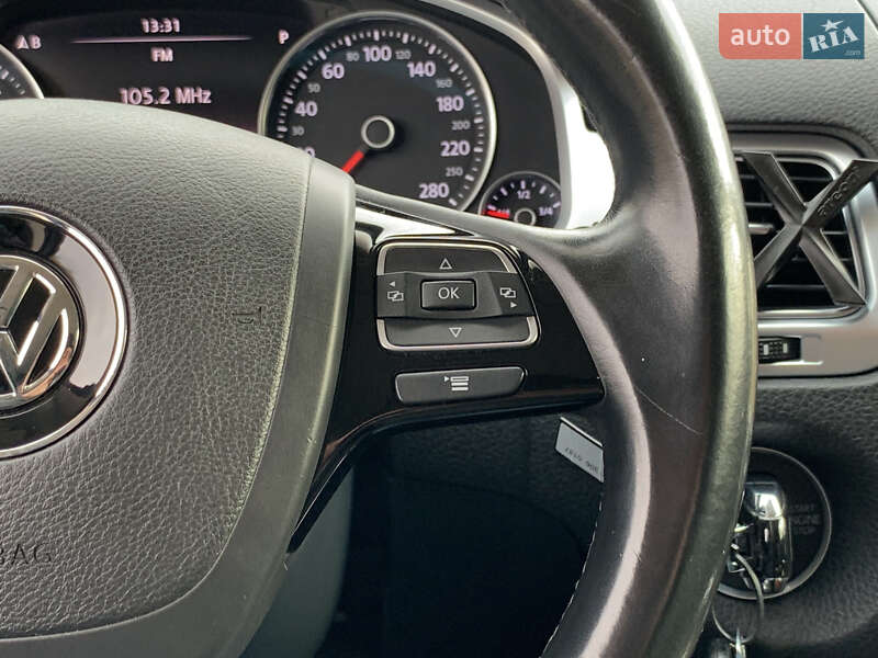 Позашляховик / Кросовер Volkswagen Touareg 2014 в Бердичеві