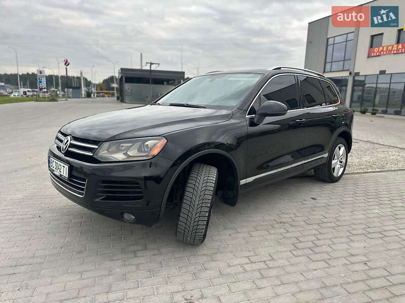 Внедорожник / Кроссовер Volkswagen Touareg 2012 в Львове