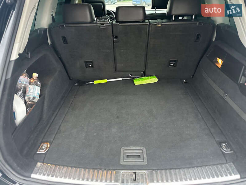 Внедорожник / Кроссовер Volkswagen Touareg 2012 в Львове