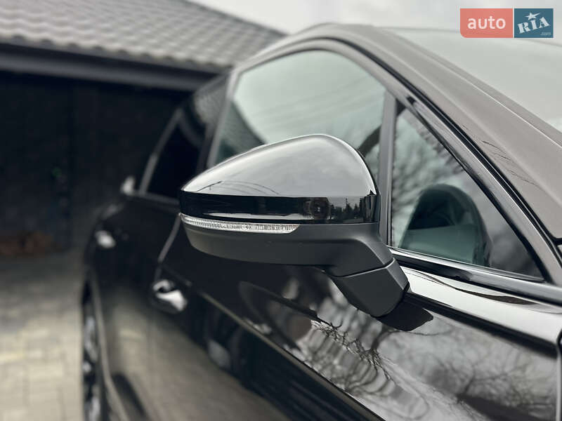 Позашляховик / Кросовер Volkswagen Touareg 2019 в Луцьку