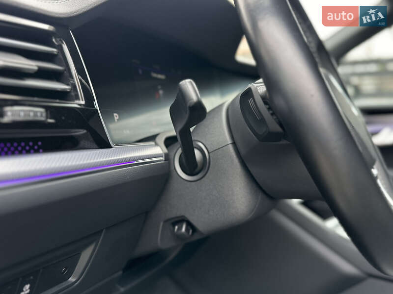 Позашляховик / Кросовер Volkswagen Touareg 2019 в Луцьку