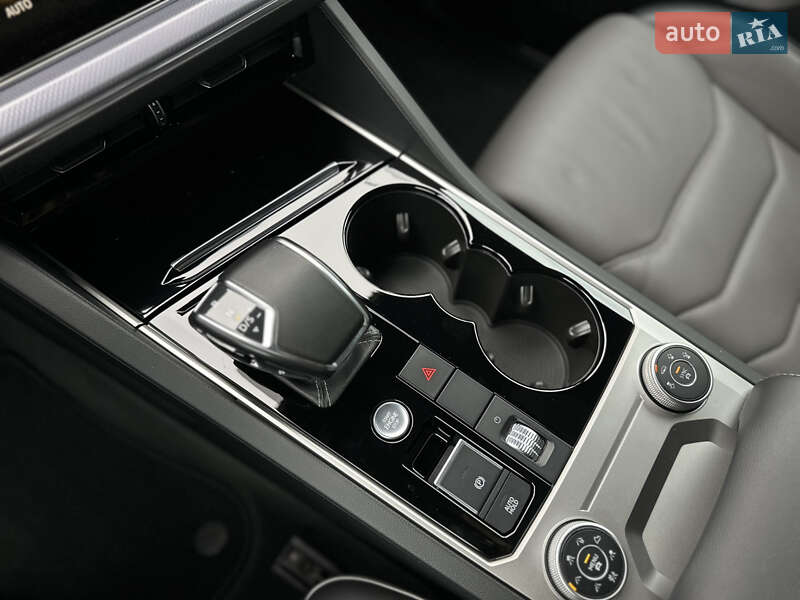 Позашляховик / Кросовер Volkswagen Touareg 2019 в Луцьку