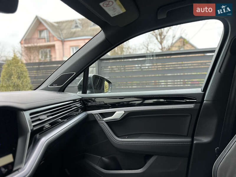 Позашляховик / Кросовер Volkswagen Touareg 2019 в Луцьку
