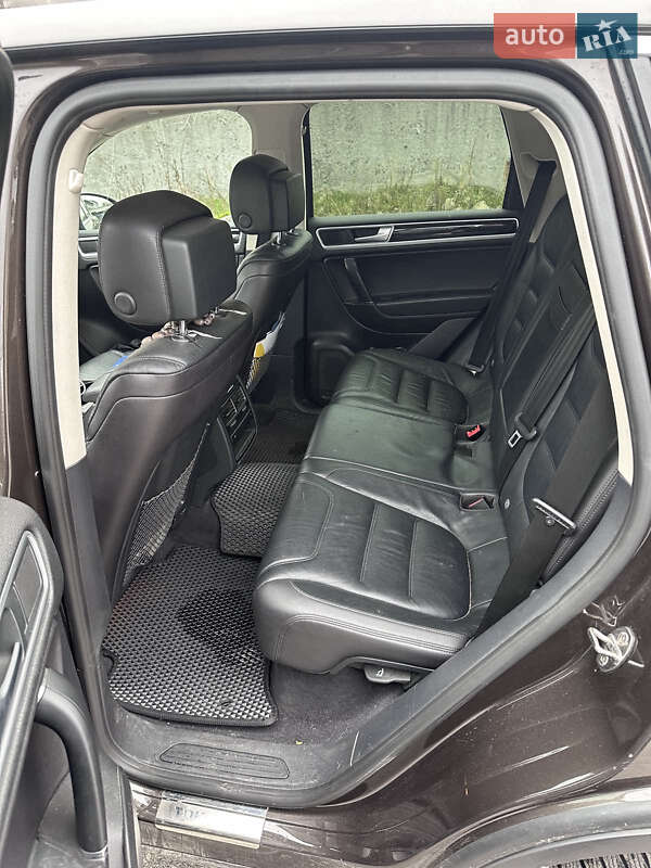 Внедорожник / Кроссовер Volkswagen Touareg 2016 в Киеве