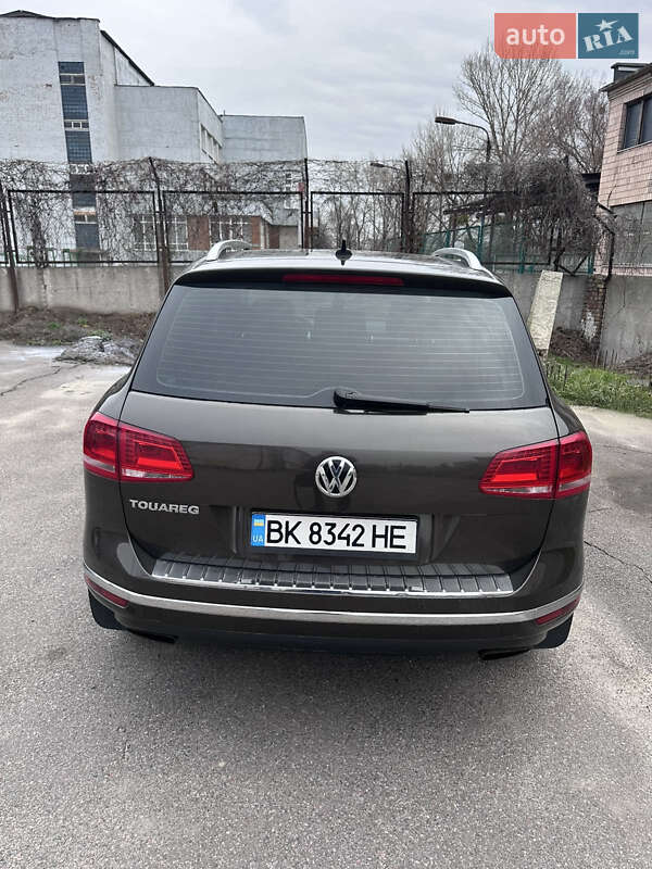 Внедорожник / Кроссовер Volkswagen Touareg 2016 в Киеве