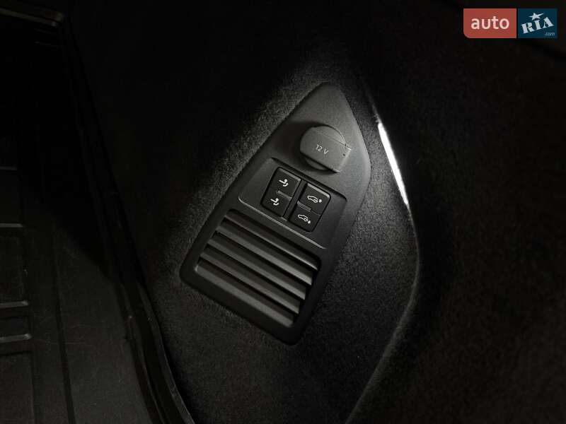 Позашляховик / Кросовер Volkswagen Touareg 2020 в Тернополі