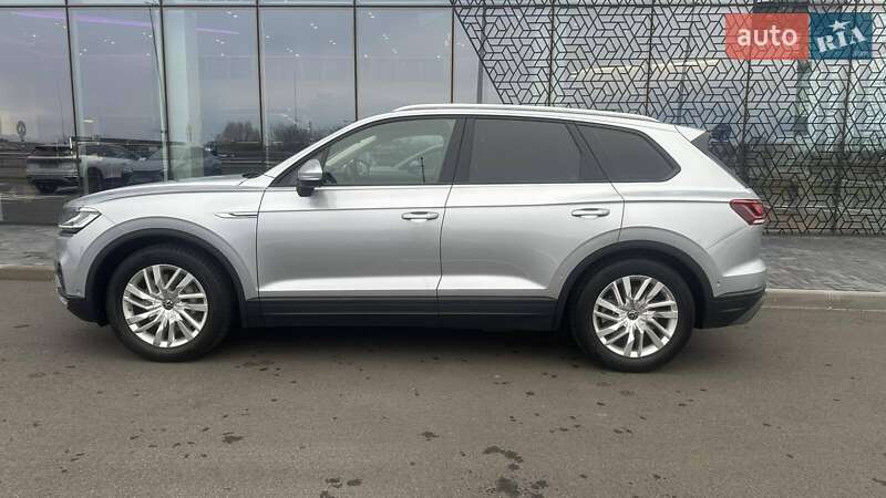 Позашляховик / Кросовер Volkswagen Touareg 2020 в Києві