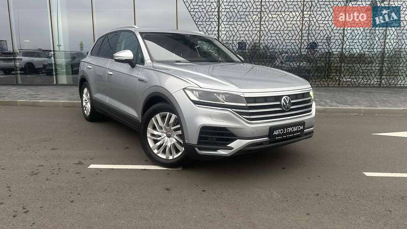 Позашляховик / Кросовер Volkswagen Touareg 2020 в Києві