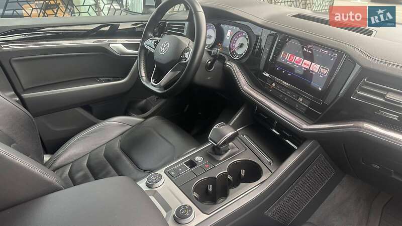 Позашляховик / Кросовер Volkswagen Touareg 2020 в Києві