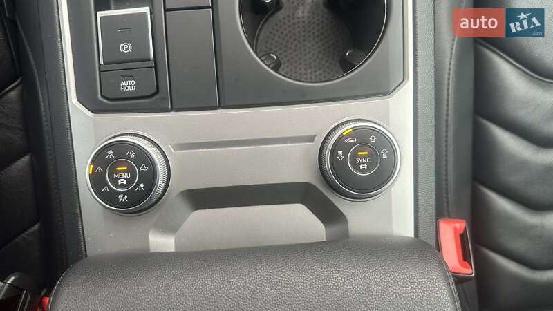 Позашляховик / Кросовер Volkswagen Touareg 2020 в Києві