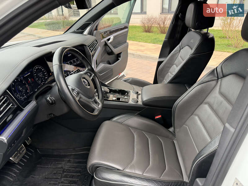 Внедорожник / Кроссовер Volkswagen Touareg 2018 в Киеве