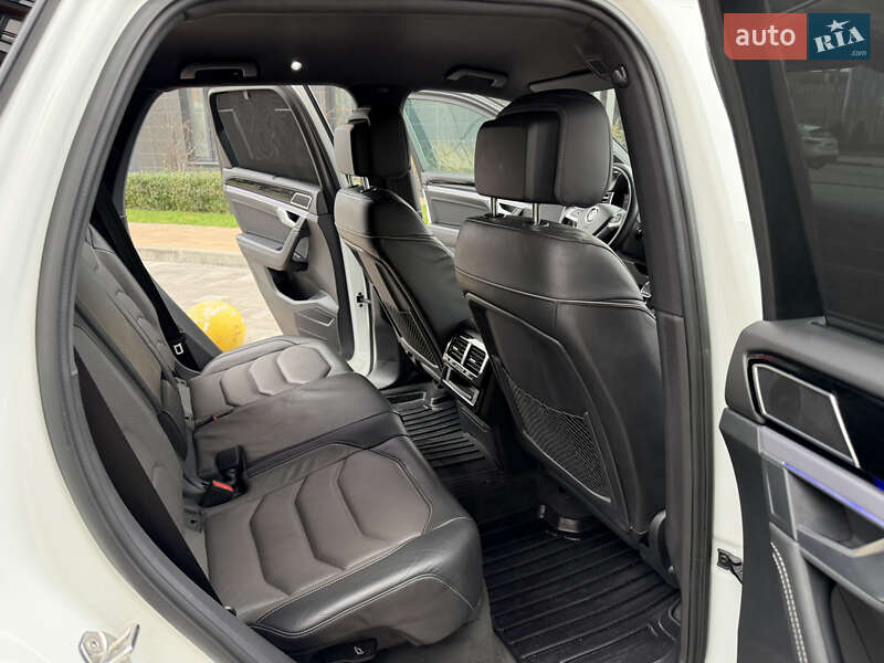 Внедорожник / Кроссовер Volkswagen Touareg 2018 в Киеве