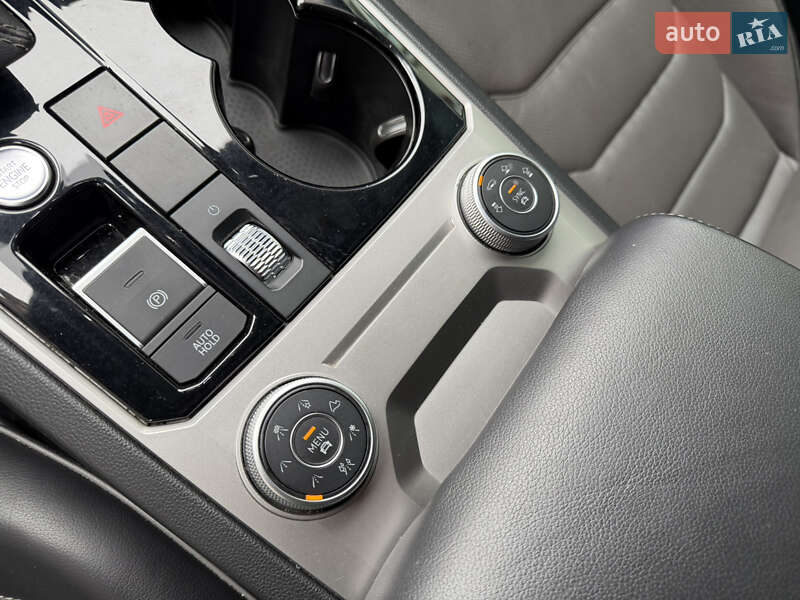 Внедорожник / Кроссовер Volkswagen Touareg 2018 в Киеве